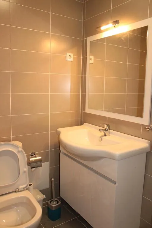 Be Coimbra Hostels